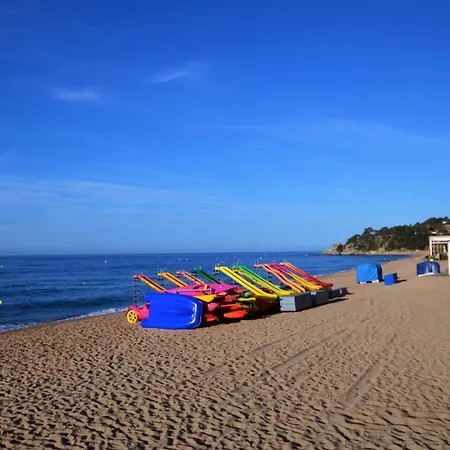 Centro De Lloret 8 People リョレート・デ・マル