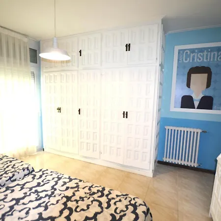 Centro De Lloret 8 People * يوريت دي مار
