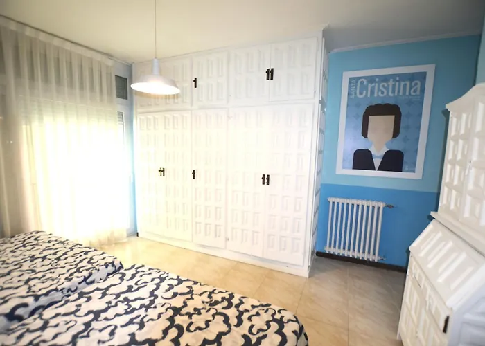 Centro De Lloret 8 People * يوريت دي مار